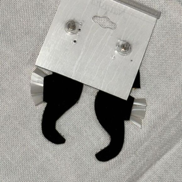 Natasha beaded seahorse earrings - Picture 10 of 11